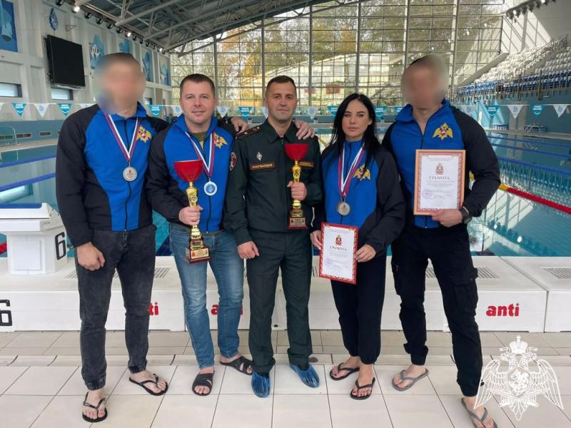 1 МЕСТО В КОМАНДНОМ ЗАЧЕТЕ ЧЕМПИОНАТА ЦЕНТРАЛЬНОГО ОКРУГА ВОЙСК НАЦИОНАЛЬНОЙ ГВАРДИИ РОССИЙСКОЙ ФЕДЕРАЦИИ ПО ПЛАВАНИЮ ЗАВОЕВАЛА КОМАНДА РЕГИОНАЛЬНОГО УПРАВЛЕНИЯ РОСГВАРДИИ ПО ВОРОНЕЖСКОЙ ОБЛАСТИ